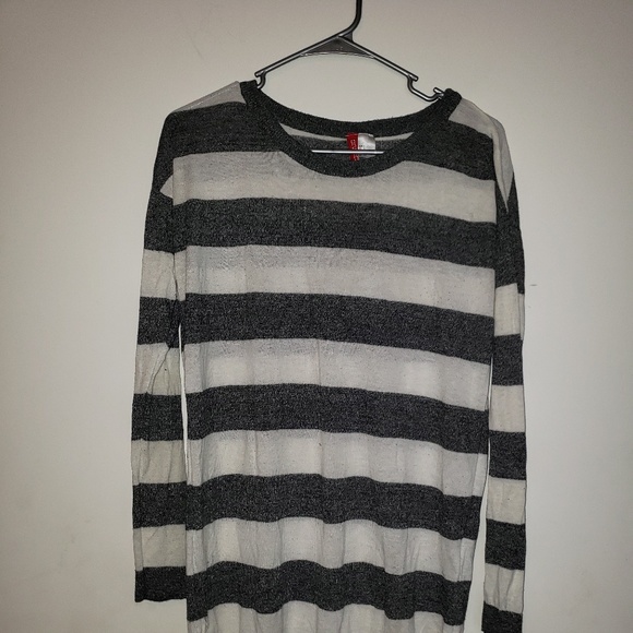 Sweater - Picture 3 of 4